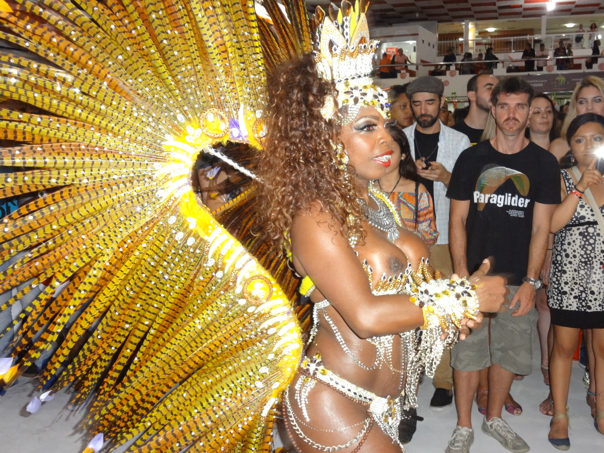 リオ の カーニバル 時期 リオのカーニバルは世界でもっとも熱い 開催場所や期間は リオデジャネイロの治安は